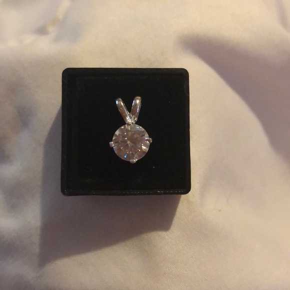 2ct D, VVS1 Moissanite Pendant - Argentium Silver - Picture 2 of 15